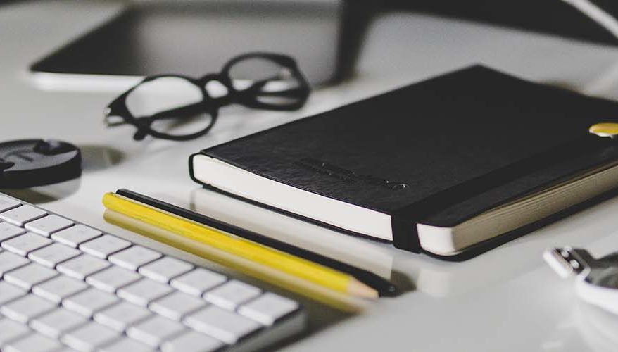 Tidy desk vs untidy desk - Blog